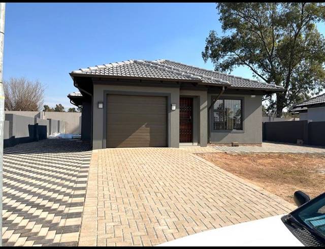 2 BEDROOM HOUSE FOR SALE IN KLERKSOORD